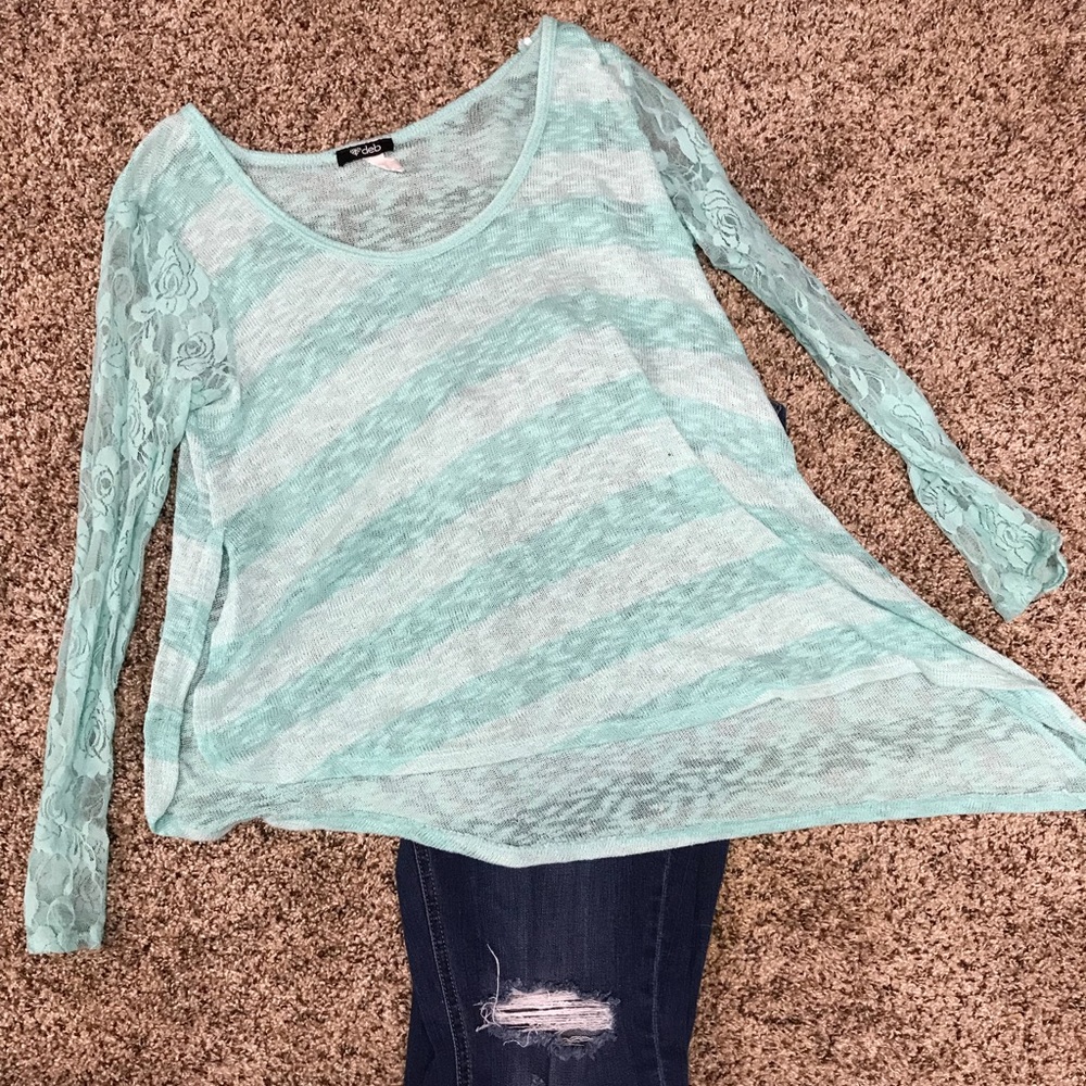 Long laced sleeve sweater